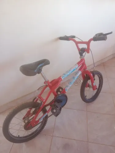 Bicicleta aro 16 só pegar e andar.