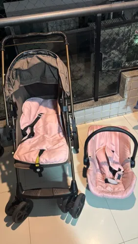 Carrinho de bebê + Bebê conforto.