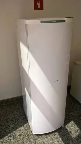 Geladeira Cônsul 280 L com defeito