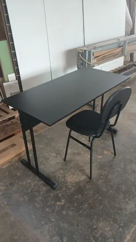 Kit mesa em mdf e cadeira tecido preço de feriado