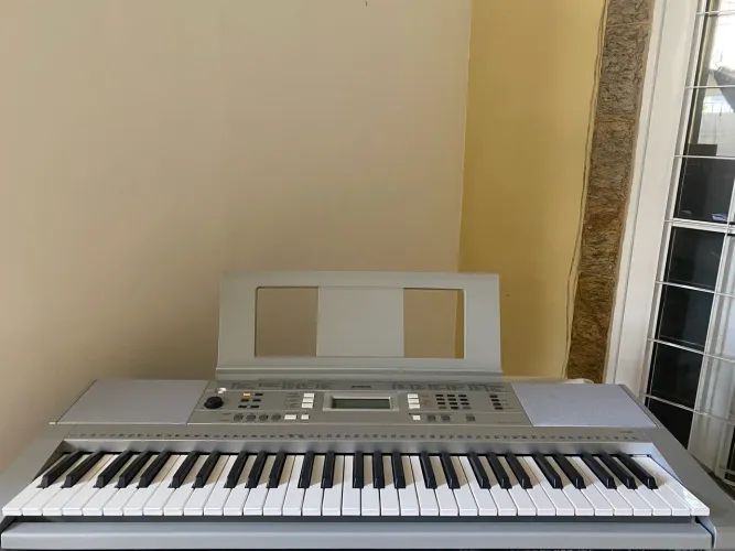 Teclado Yamaha - YPT 340