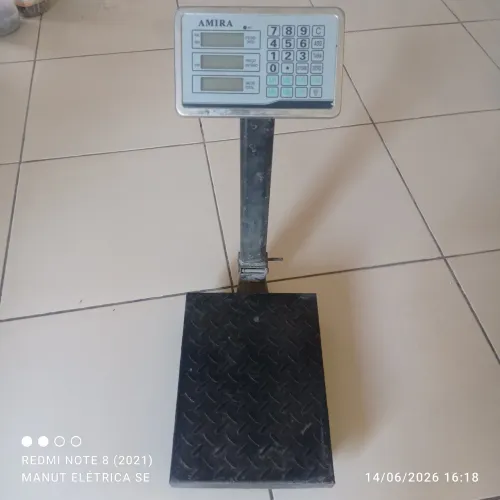 Balança Plataforma Digital 200kg com coluna e carregador.