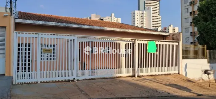Araés | Casa 4 quartos, sendo 1 suite