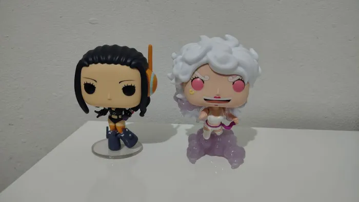 Funko pop bonney versao nika e nico robin egghead.