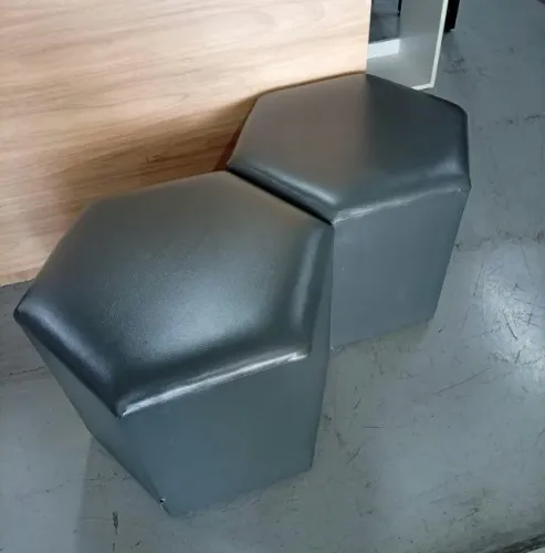 Puff hexagonal (chumbo) para escritório