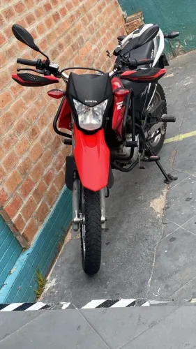 Moto boa com um valor justo Ipva pago só pegar e andar qual quer dúvida só me chama