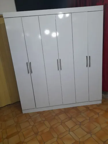 GUARDA ROUPA 6 PORTAS ,  SEMI NOVO PERFEITO ESTADO ! ! ! 