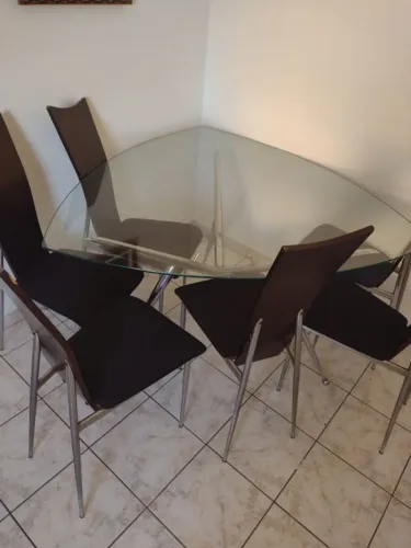 Mesa com 6 cadeiras