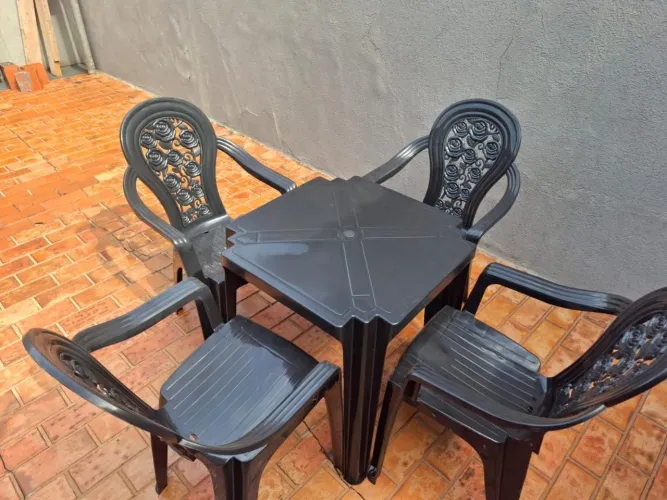 Jogo de mesa com cadeira flor