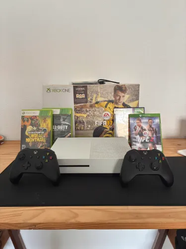 Xbox One S - 500gb + FIFA 17 - 1 controle