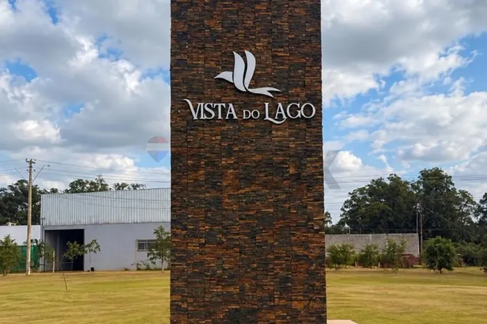 "Terreno no Vista do Lago: Tranquilidade e Segurança"