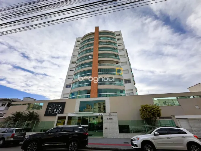 Apartamento com 3 dormitórios, 2 vagas, Hobby Box e lazer completo no Estreito Florianópol