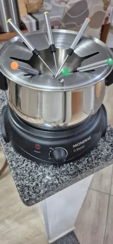 Panela Elétrica para Fondue Mondial Le Gourmet com 6 Garfos - Aço Inox