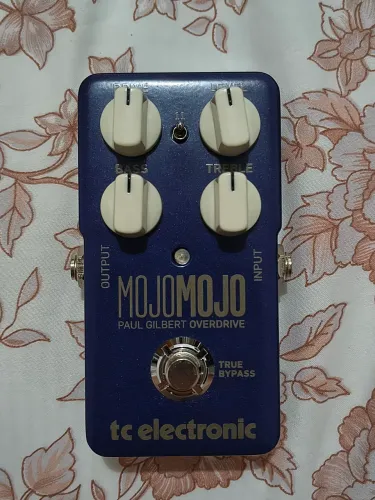 Pedal de overdrive mojo mojo Paul Gilbert signature Tc Electronic guitarra / baixo