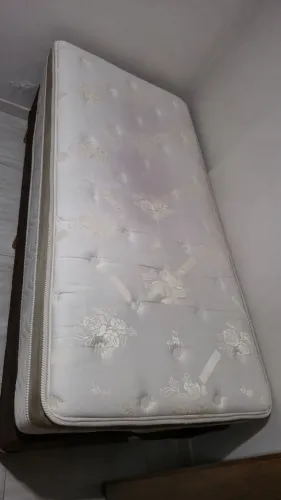 Cama de solteiro seminovo. Aceito proposta.