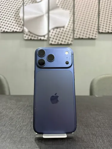 IPHONE 17 PRO MAX COM 256 GB AZUL SEMINOVO