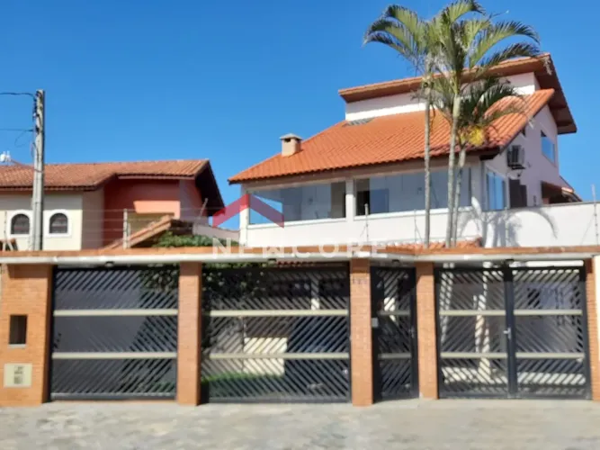 Sobrado em Avenida Carlos Gomes de Camargo - Satélite - Itanhaém/SP