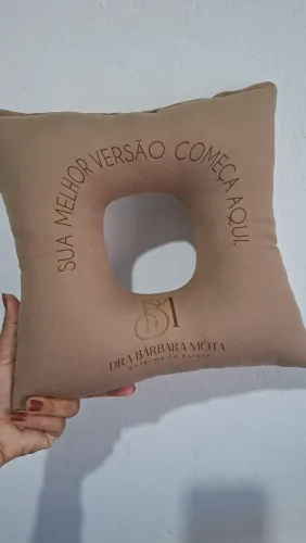 Almofada travesseiro com espaço central p12