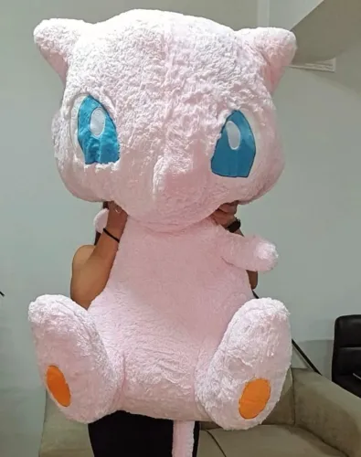 MEW POKÉMON - PELÚCIA GIGANTE 80CM ( SEGUIDORES DO TIKTOK TÊM DESCONTO DE R$ 50,00)