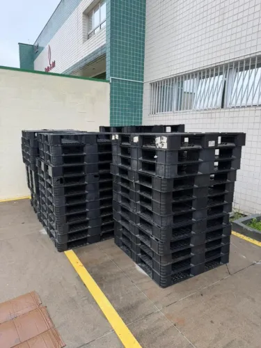 pallet de plastico 100 x 120 seminovo retirar em sbc 