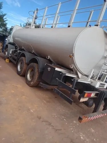 CAMINHÃO PIPA AXOR 3131 6X4 - 20.000L
