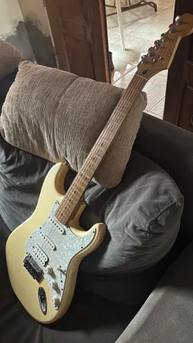 Squier Deluxe stratocaster 