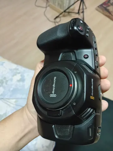 Blackmagic pocket 4k + cage smallrig completo + viltrox
