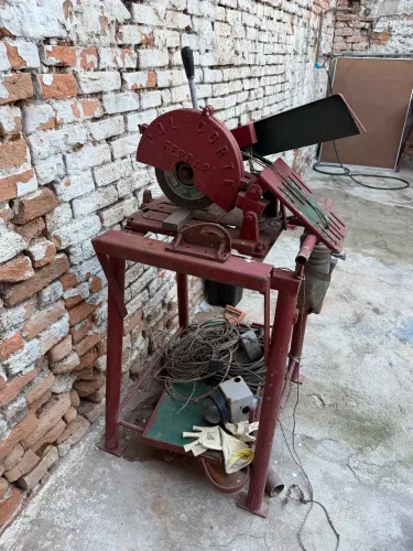 Policorte Ferrari - Máquina de cortar ferro profissional 
