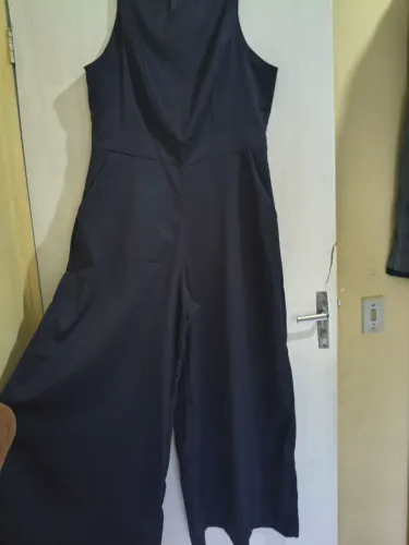 Vendo macacão pantalona em perfeito estado usado apenas 1 vez