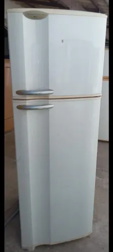GELADEIRA ELETROLUX DISPONÍVEL
