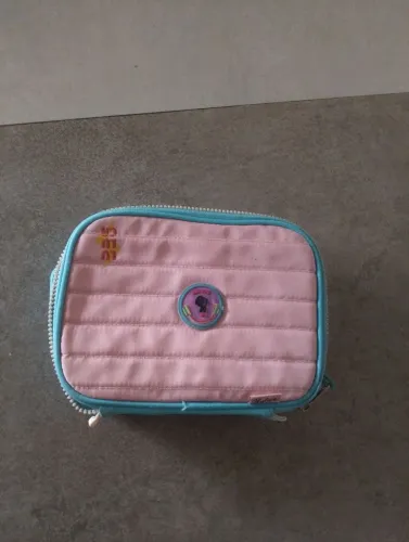 Mochila e Estojo escolar com marcas de uso da marca( Luluca).