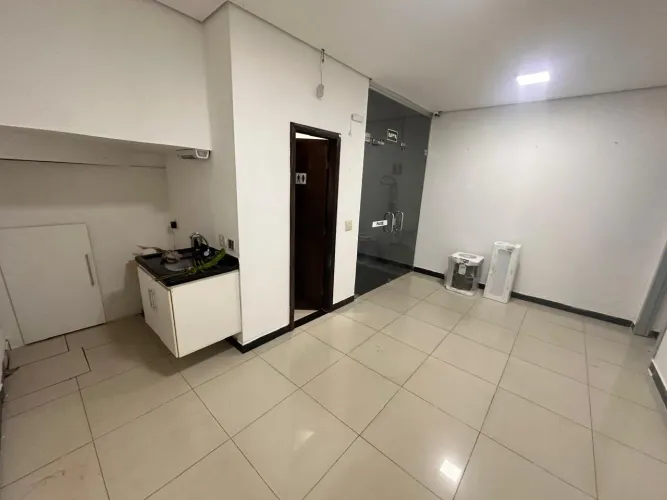 Espaço Comercial Térreo na Barão de Melgaço | Localização Privilegiada