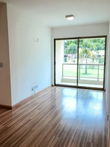 Amplo apto quarto e sala com varanda em Nogueira