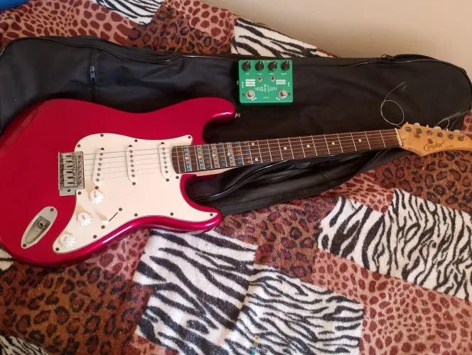 Guitarra condor e pedal