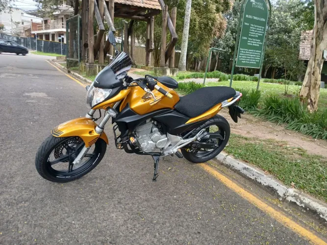 Cb 300 2011 aceito trocas passo no cartão até 24x 