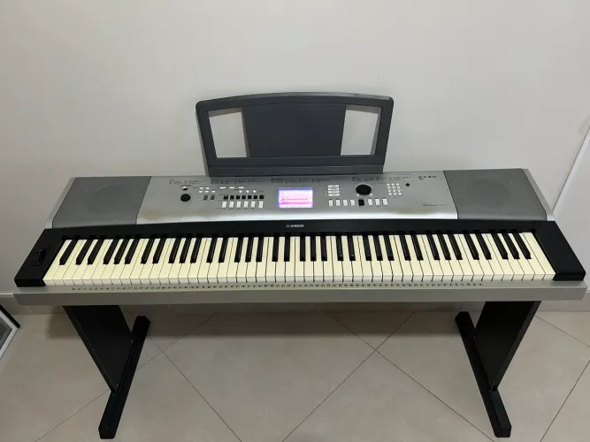 Piano Yamaha - GrandPortable DGX 530