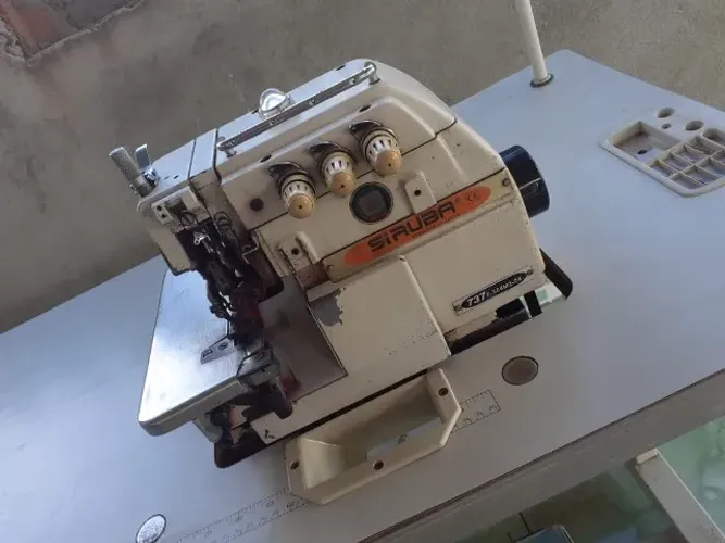 Maquina overlock