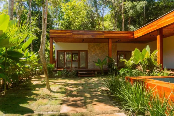 Casa alto padrão Itacaré, piscina privativa, recém construída, fino acabamento em madeira,