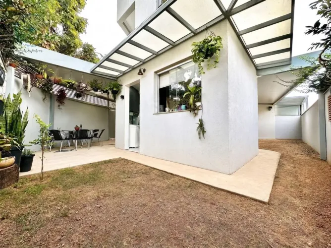 Casa Geminada á venda no bairro Rio Branco, Belo Horizonte - MG.