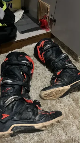 Bota tech 7