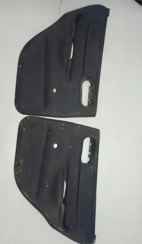 Forro de portas traseira do Corsa sedan.