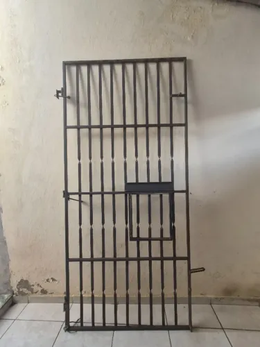 Portão de Ferro com Portinhola | R$ 350