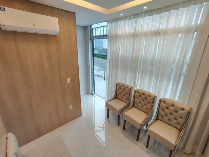 Sala odontológica completa pronta para atendimento - Av. das Torres