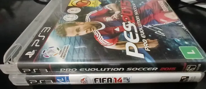 2 jogos de ps3 Fifa 14 e pes 2013 na capa do 15