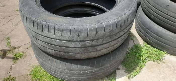Vendo 2 pneus aro 15