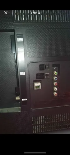 Tv da sansung 40 polegada  tela quebrada .