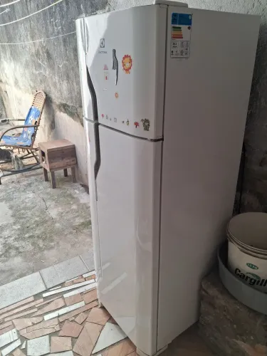 Geladeira Electrolux Cycle Defrost 260L