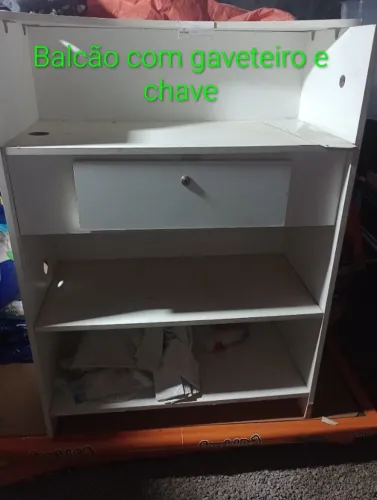 Balcão com gaveta
