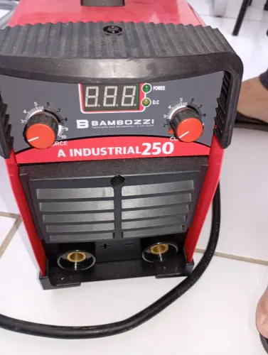 Máquina de Solda Inversora TIG/MMA Industrial 250A 220V BAMBOZZI