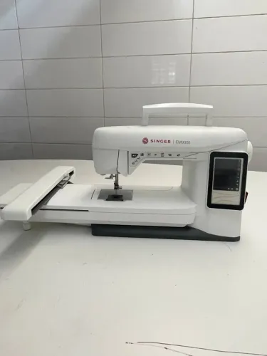 Máquina de bordado Singer 